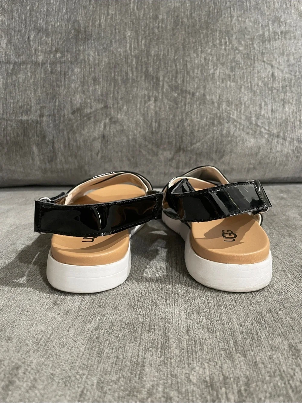UGG Kids Klara Sandals Black Patent Leather Size 6
